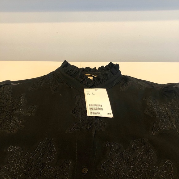 Elegant black short sleeve shirt. - Picture 3 of 5